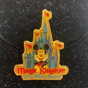 Walt Disney World Pin Magic Kingdom Gold Cinderella Castle Mickey